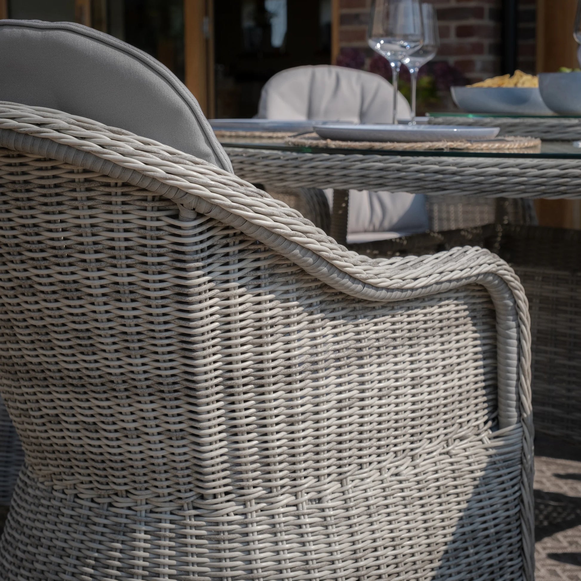 Maze - Oxford 6 Seat Round Dining Set with Heritage Dining Chairs & Woven Lazy Susan - Blythe Living