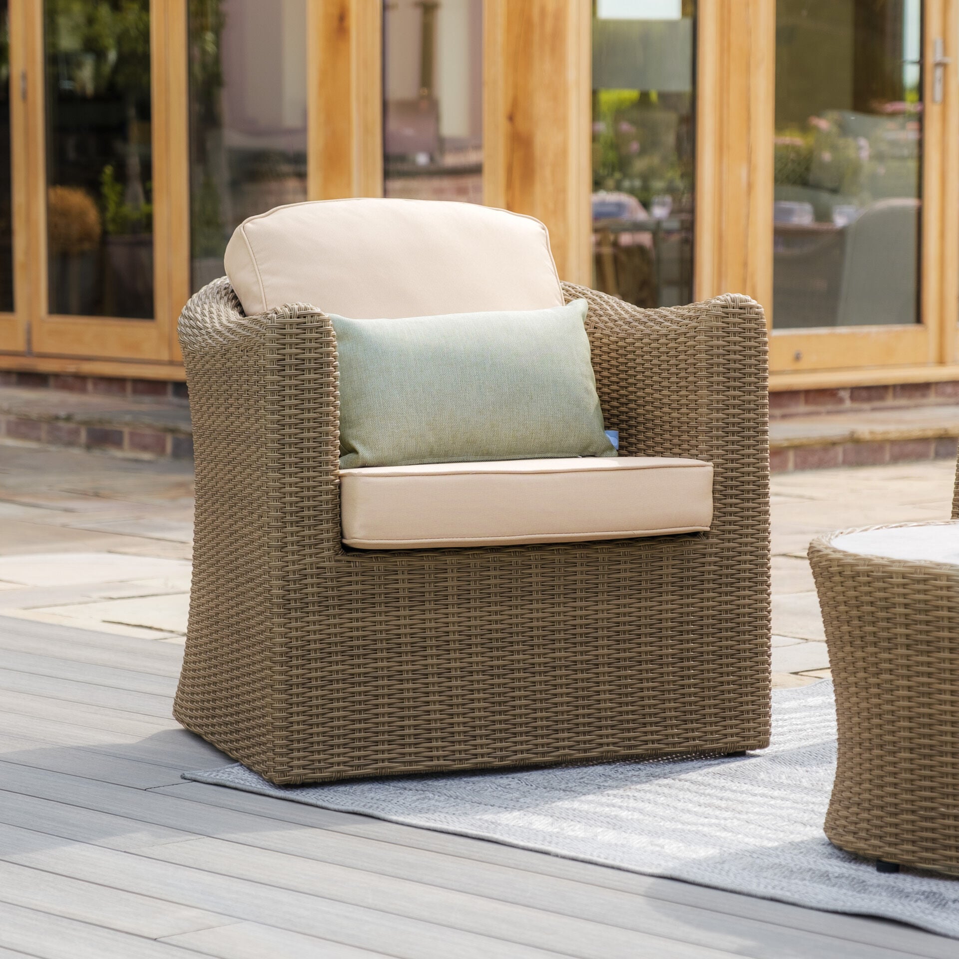 Discover Maze Winchester Deluxe Corner Set curved rattan arms
