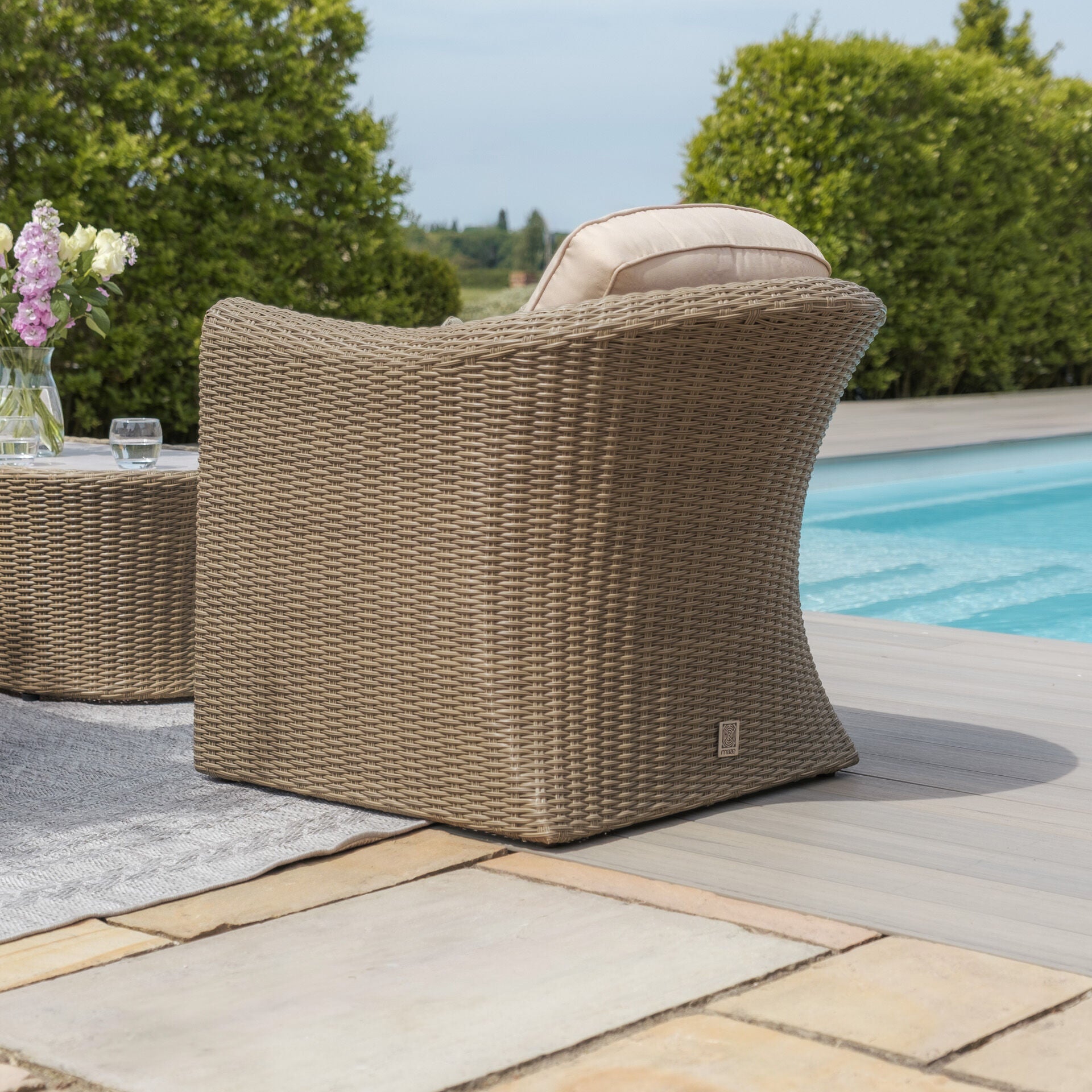 Discover Maze Winchester Deluxe Rattan Corner Dining Set ice bucket
