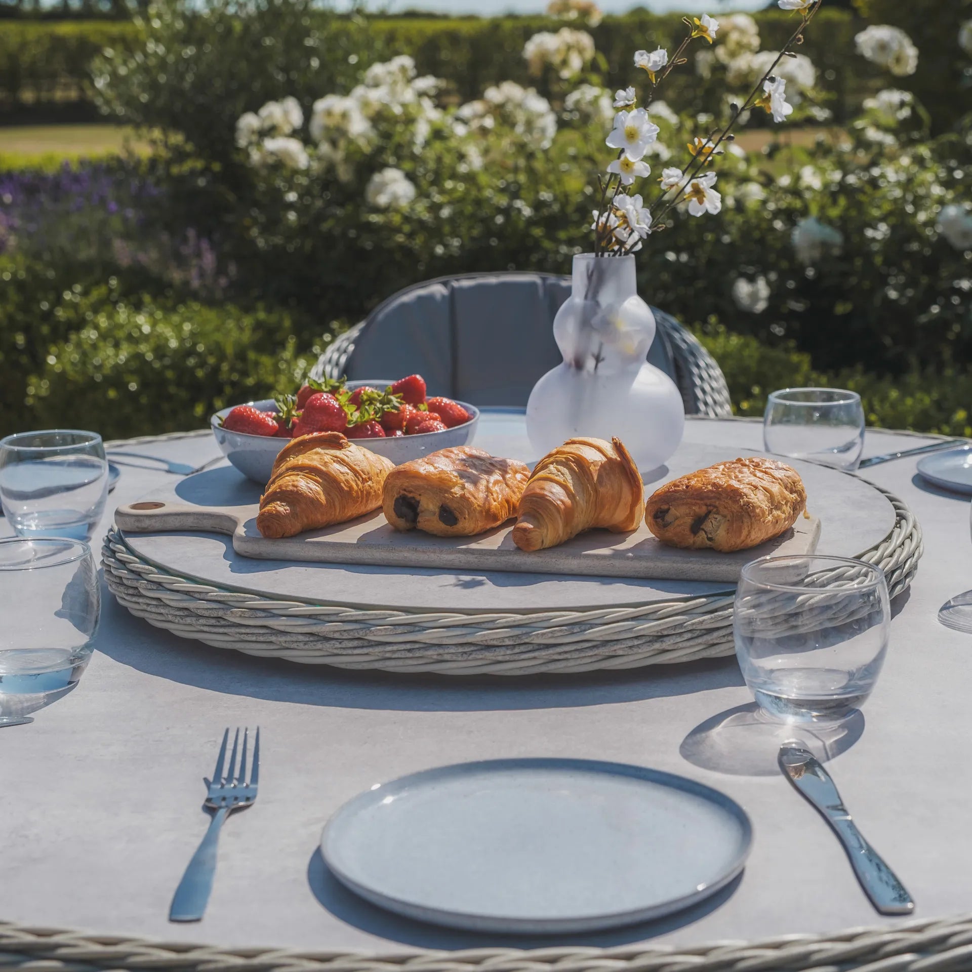 Order Maze Oxford Round Dining Set