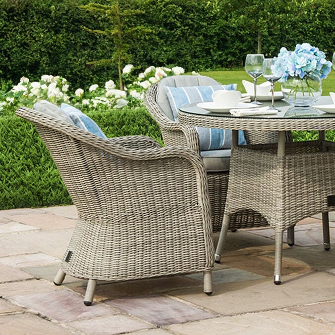 Shop Maze Oxford Heritage round dining set today